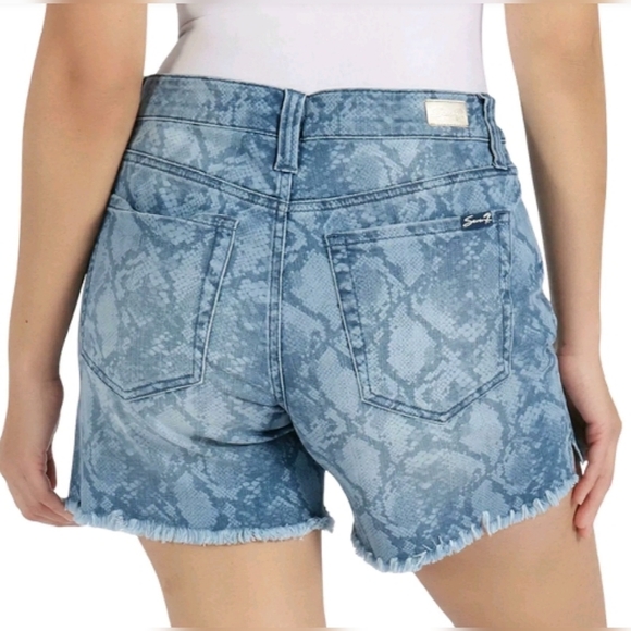NWT Seven7 Womens. Python Indigo,5" Weekend Denim Fray Hem ShortS - Picture 2 of 6